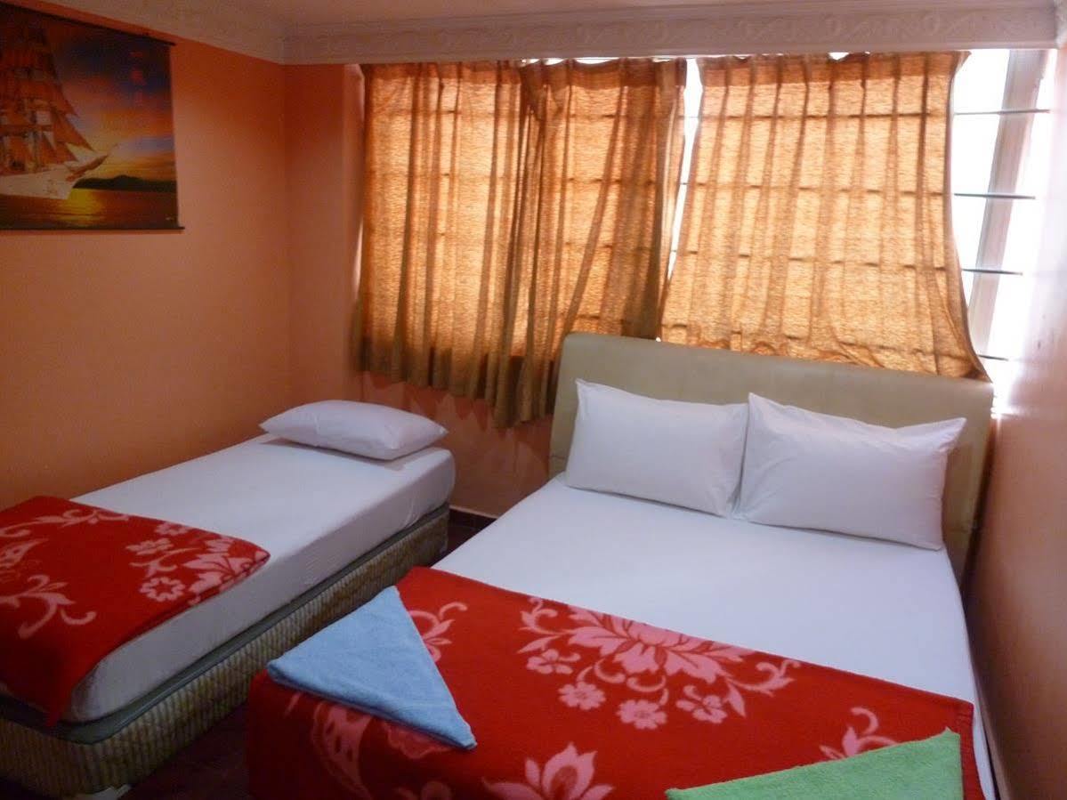 นิวเวฟโฮเต็ลบาทูเคฟส์ Hotel Batu Caves ภายนอก รูปภาพ